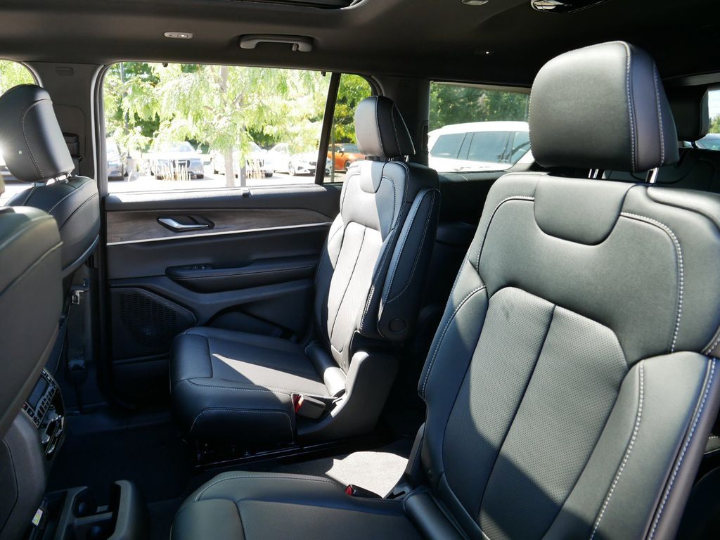 Thumbnail: 2025 Jeep Grand Cherokee L - 34