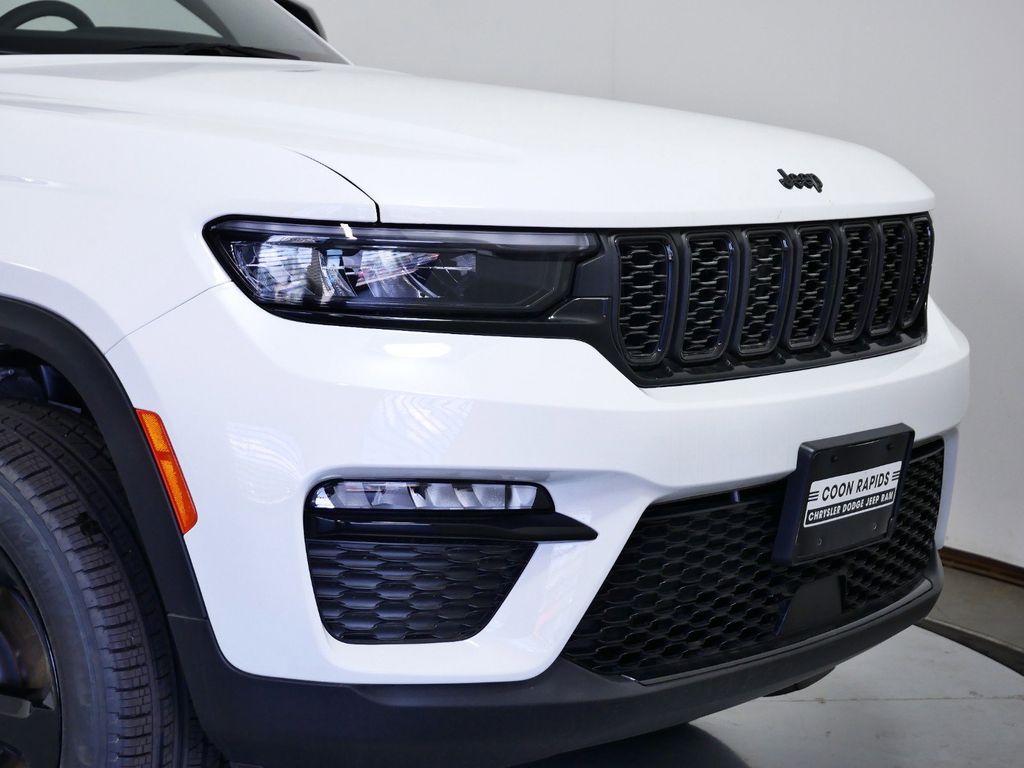Thumbnail: 2025 Jeep Grand Cherokee - 3