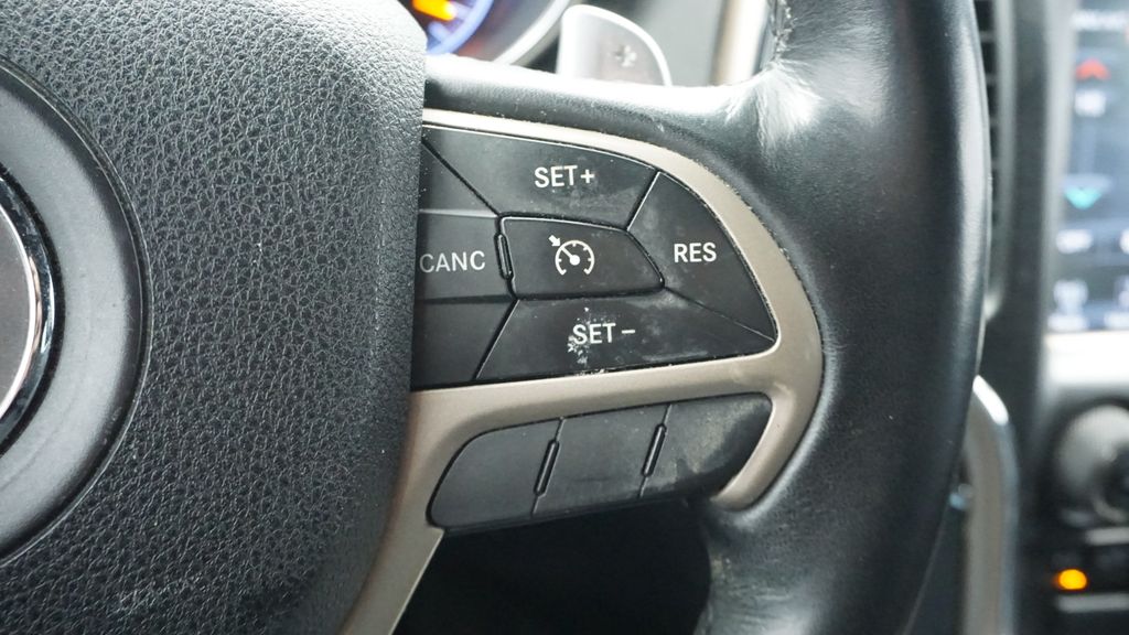 Thumbnail: 2015 Jeep Grand Cherokee - 33