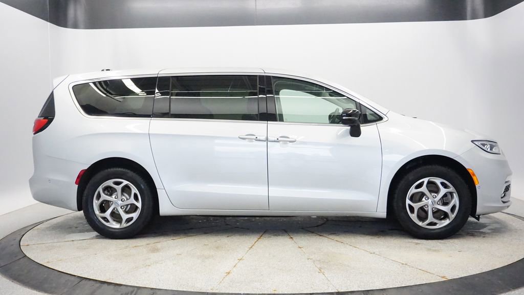 Thumbnail: 2024 Chrysler Pacifica - 6
