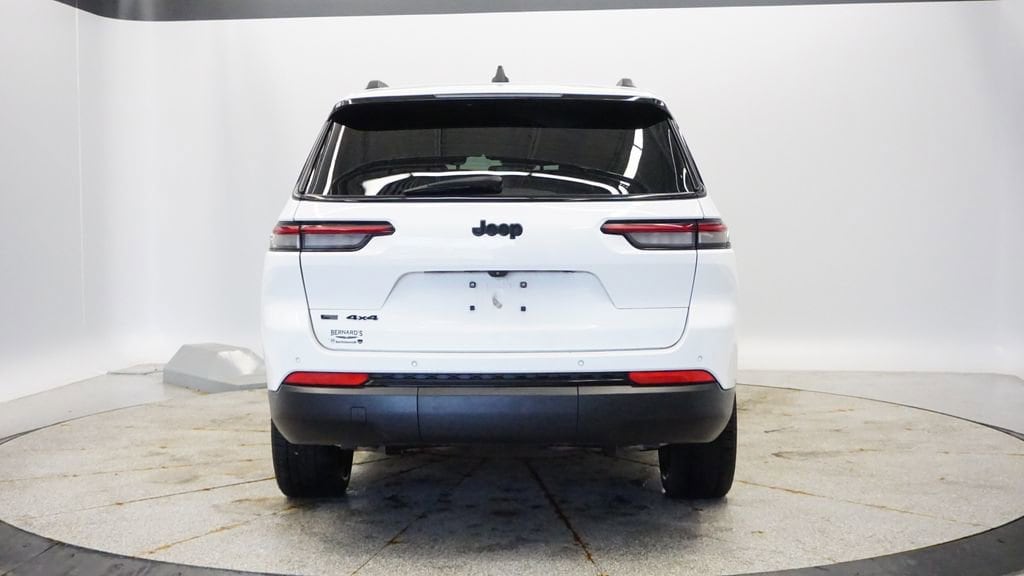 Thumbnail: 2022 Jeep Grand Cherokee - 4