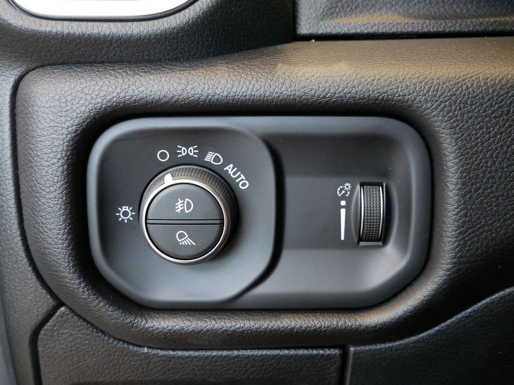 Thumbnail: 2026 RAM 1500 - 18