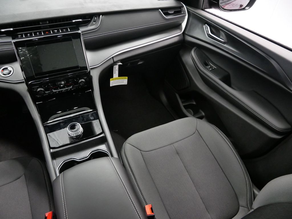 Thumbnail: 2025 Jeep Grand Cherokee - 19