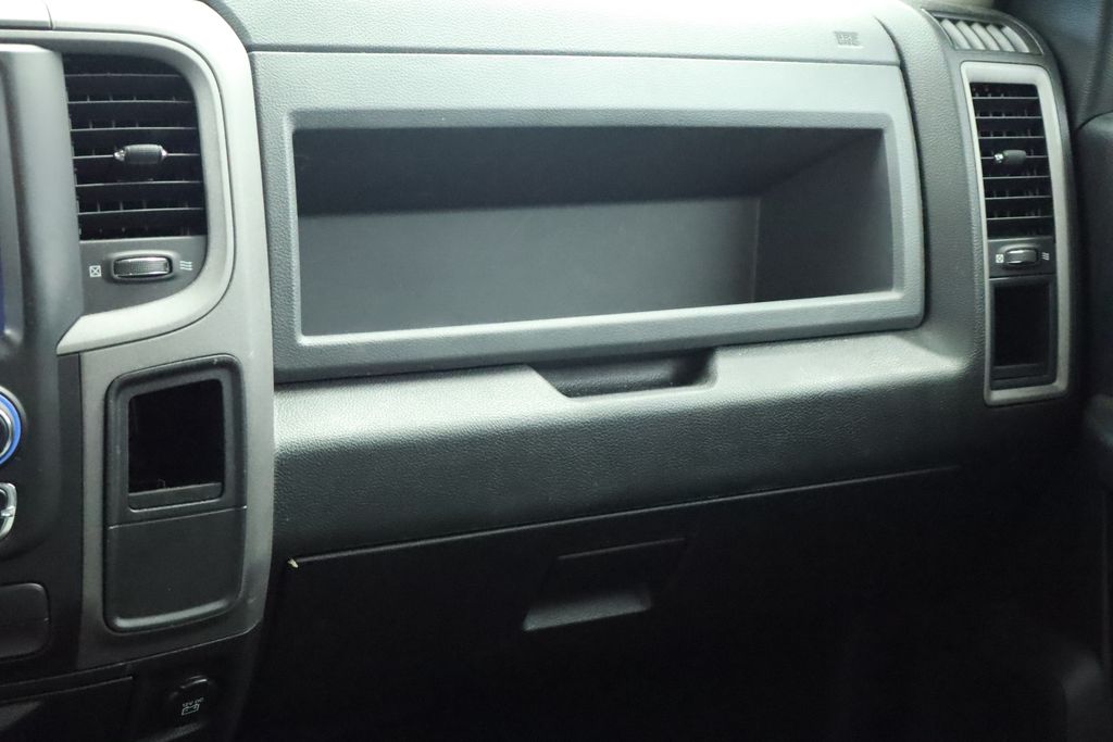 Thumbnail: 2019 RAM 1500 Classic - 28