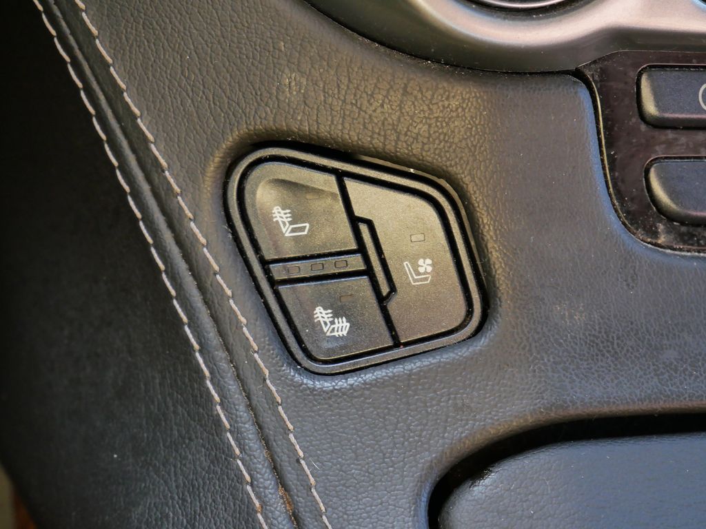 Thumbnail: 2020 Chevrolet Tahoe - 41