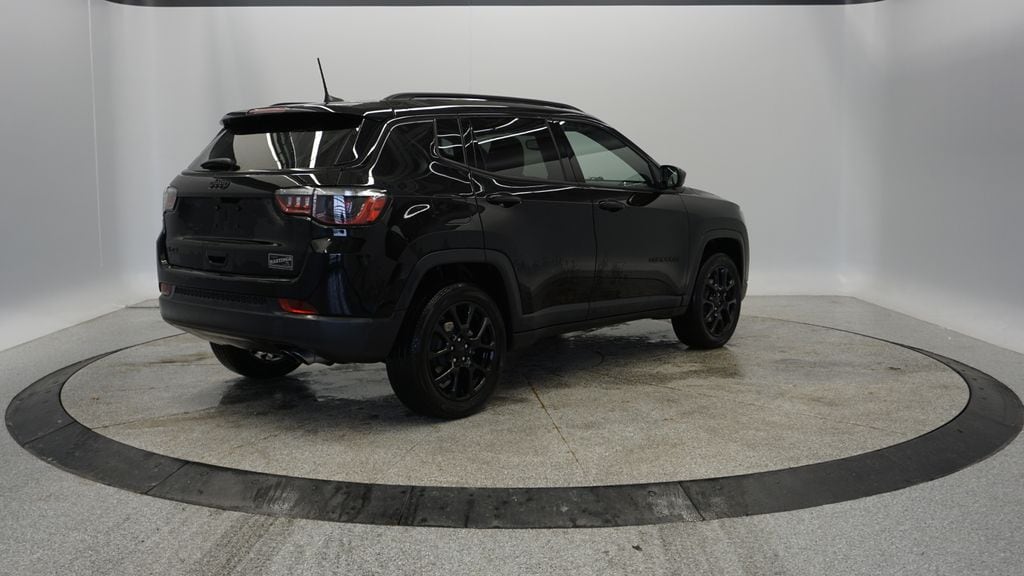 Thumbnail: 2022 Jeep Compass - 8