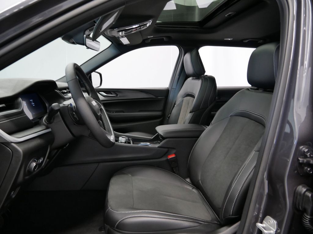 Thumbnail: 2025 Jeep Grand Cherokee L - 3