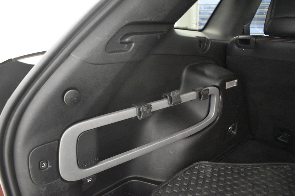 Thumbnail: 2016 Jeep Cherokee - 27