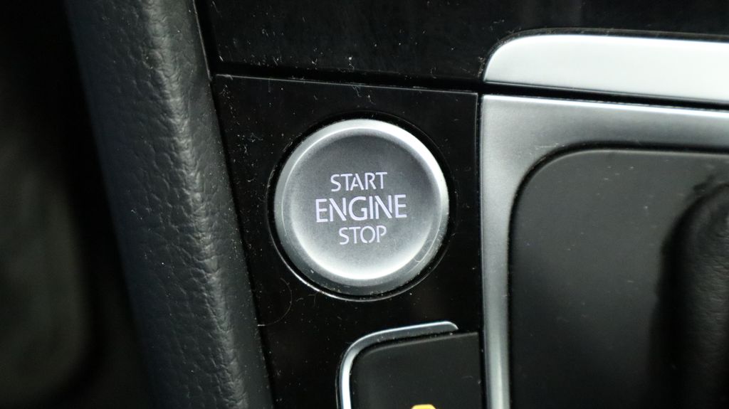 Thumbnail: 2019 Volkswagen Golf - 26