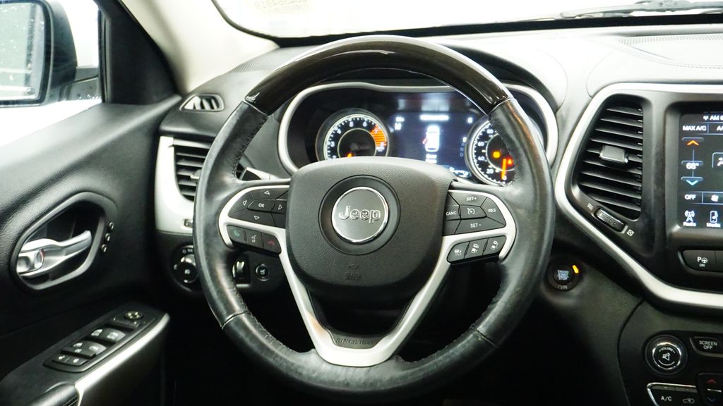 Thumbnail: 2016 Jeep Cherokee - 21