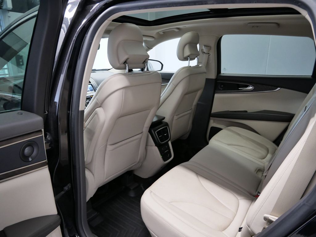 Thumbnail: 2019 Lincoln Nautilus - 23
