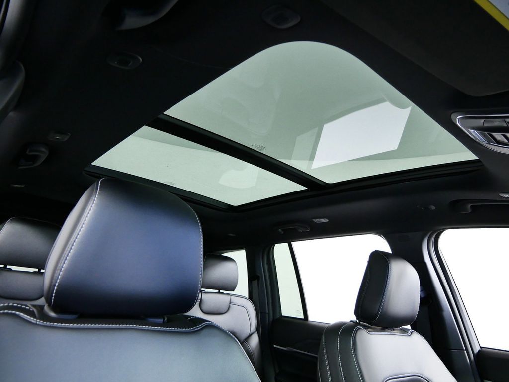 Thumbnail: 2025 Jeep Grand Cherokee - 20