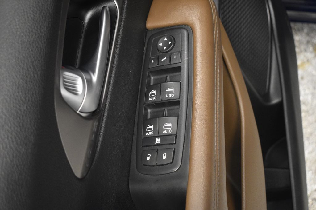 Thumbnail: 2017 Chrysler Pacifica - 33