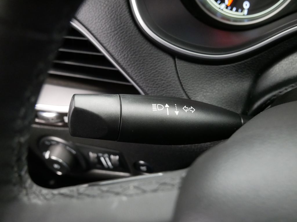 Thumbnail: 2022 Jeep Cherokee - 29