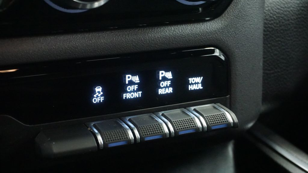 Thumbnail: 2025 RAM 1500 - 34