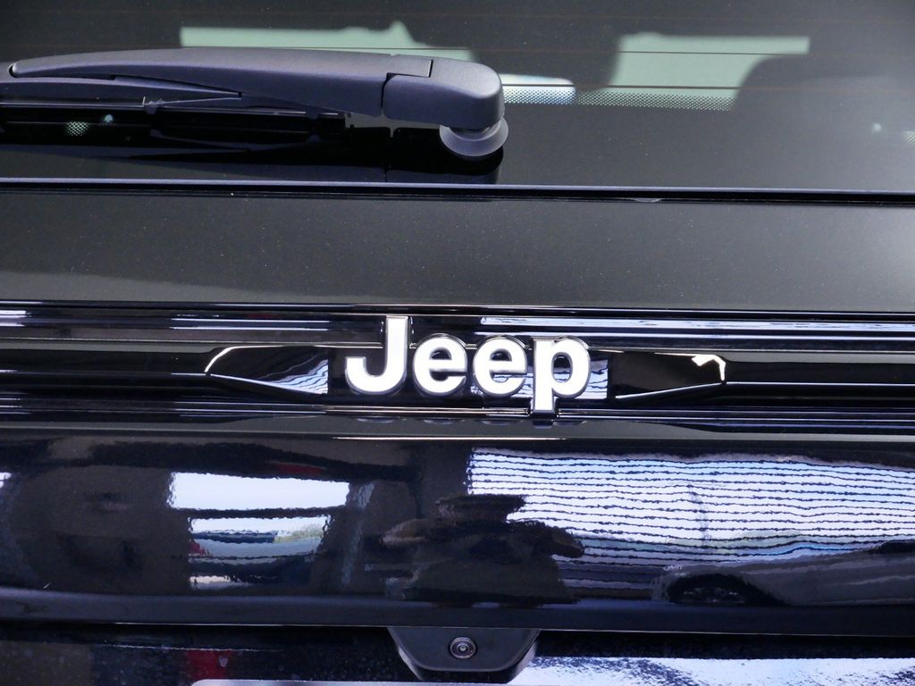 Thumbnail: 2025 Jeep Grand Cherokee - 12