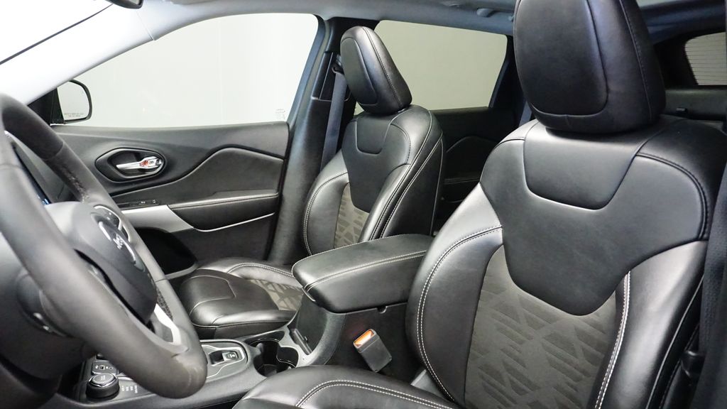 Thumbnail: 2022 Jeep Cherokee - 27