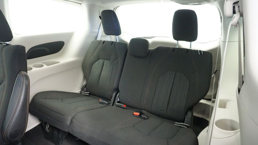 Thumbnail: 2018 Chrysler Pacifica - 21