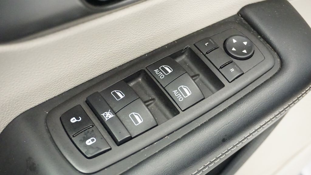 Thumbnail: 2024 Chrysler Pacifica - 29