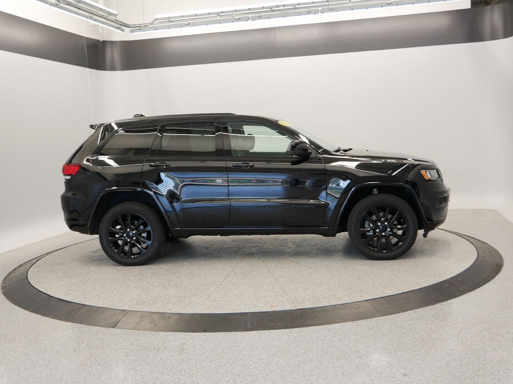 Thumbnail: 2022 Jeep Grand Cherokee - 46