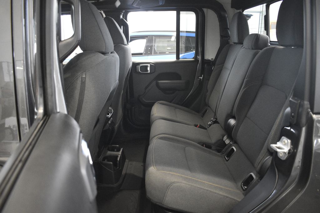 Thumbnail: 2025 Jeep Gladiator - 24