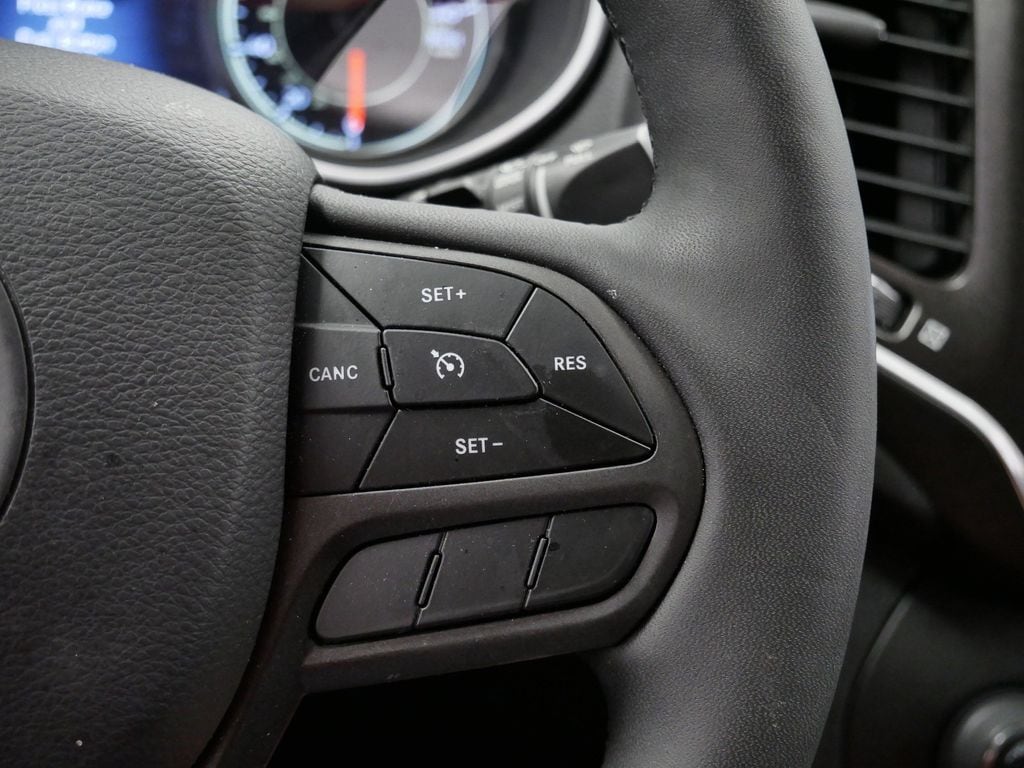 Thumbnail: 2022 Jeep Cherokee - 27