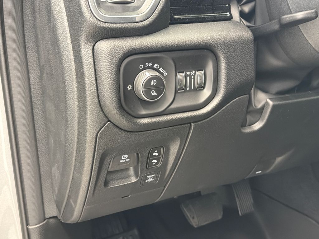 Thumbnail: 2026 RAM 1500 - 25