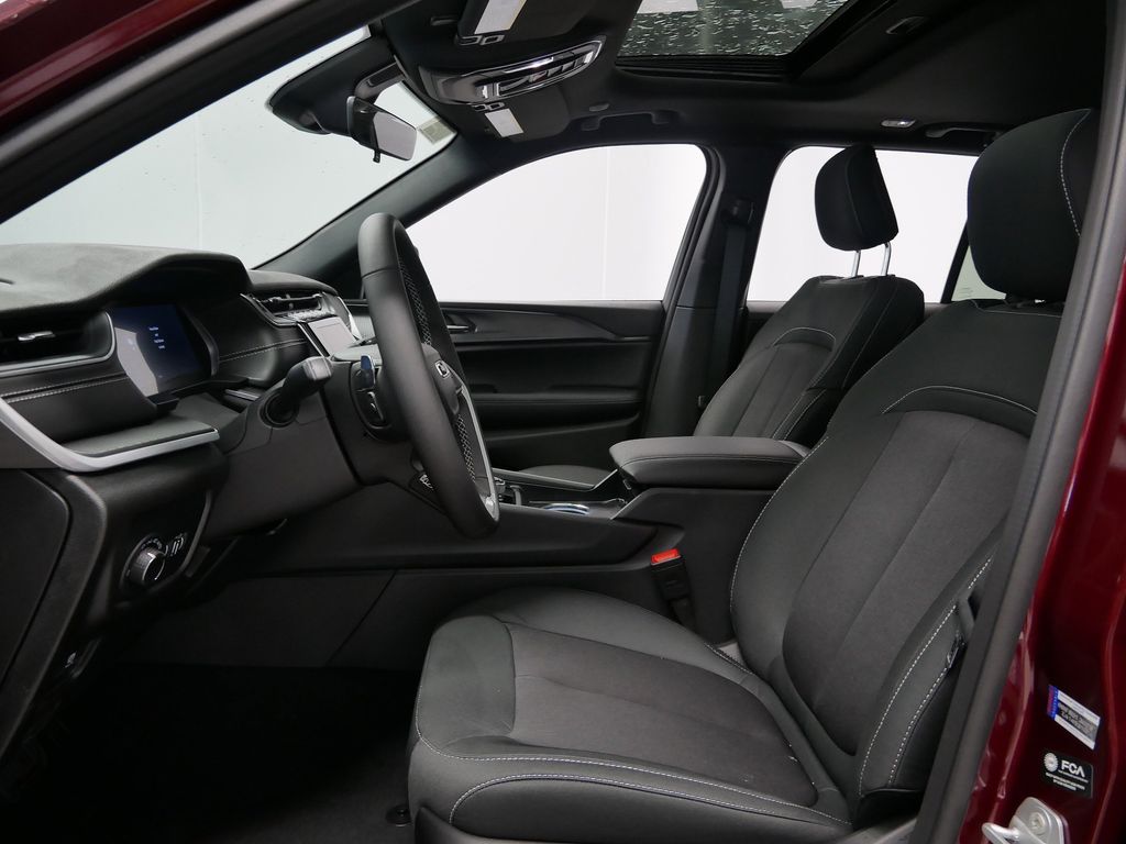 Thumbnail: 2025 Jeep Grand Cherokee - 3