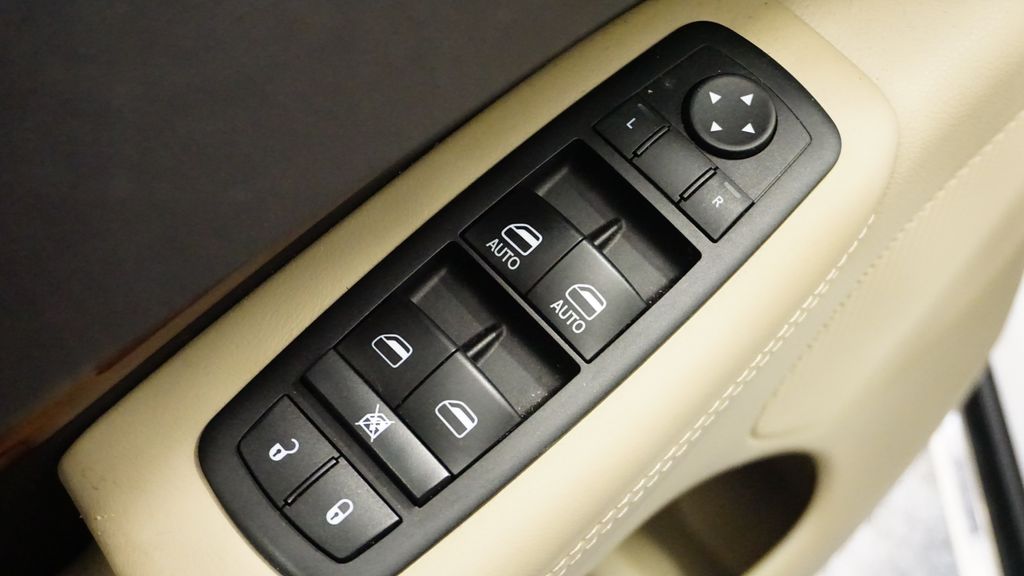 Thumbnail: 2014 Dodge Durango - 24