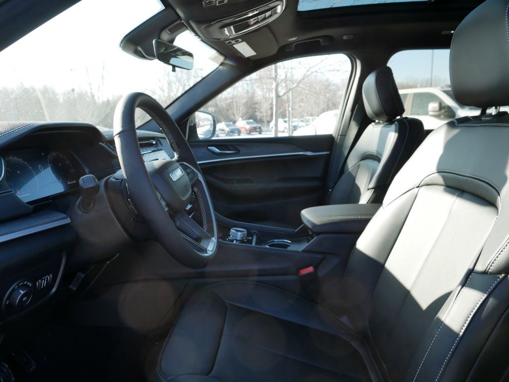 Thumbnail: 2025 Jeep Grand Cherokee - 33