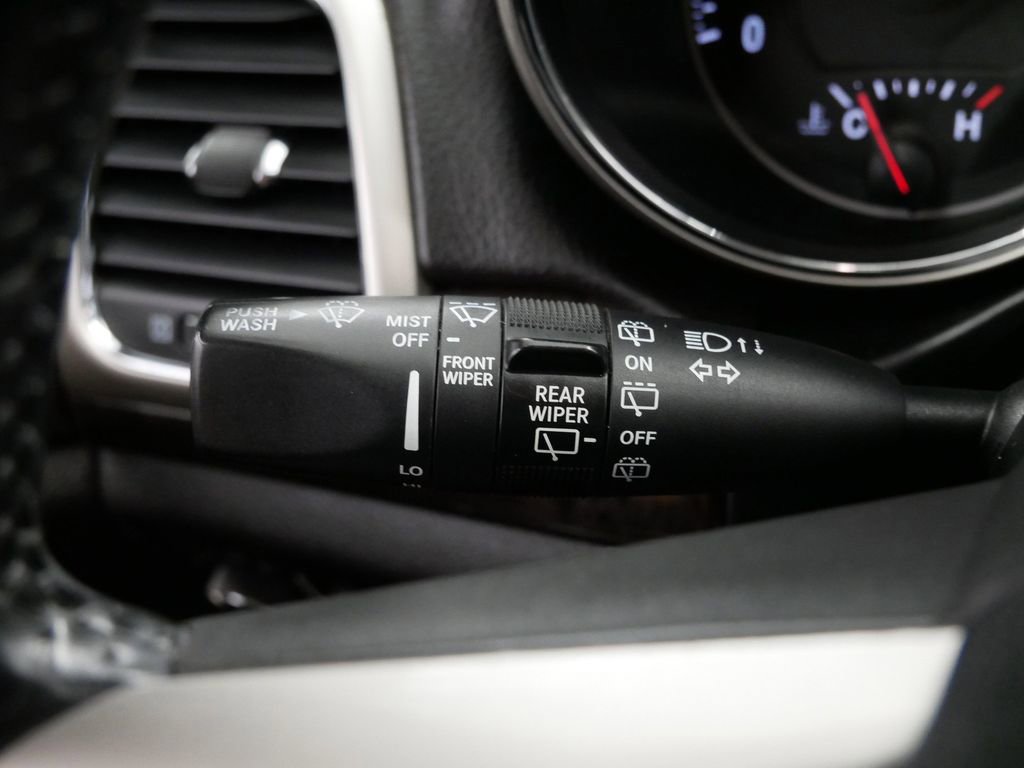 2012 Jeep Grand Cherokee Laredo 27