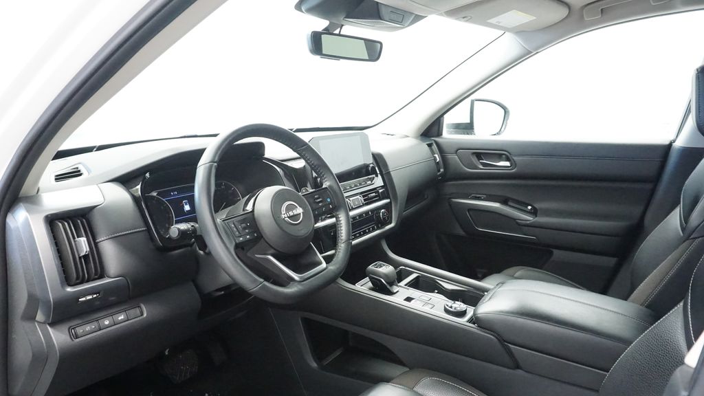 Thumbnail: 2023 Nissan Pathfinder - 33