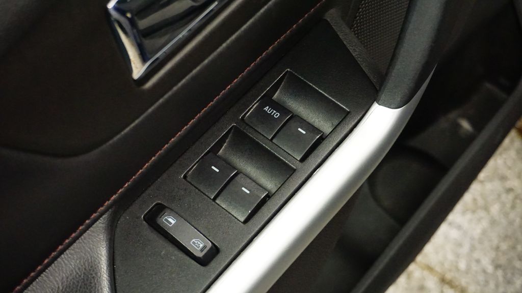 Thumbnail: 2013 Ford Edge - 22