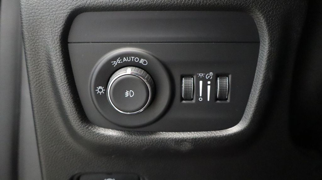 Thumbnail: 2023 Jeep Grand Cherokee - 30