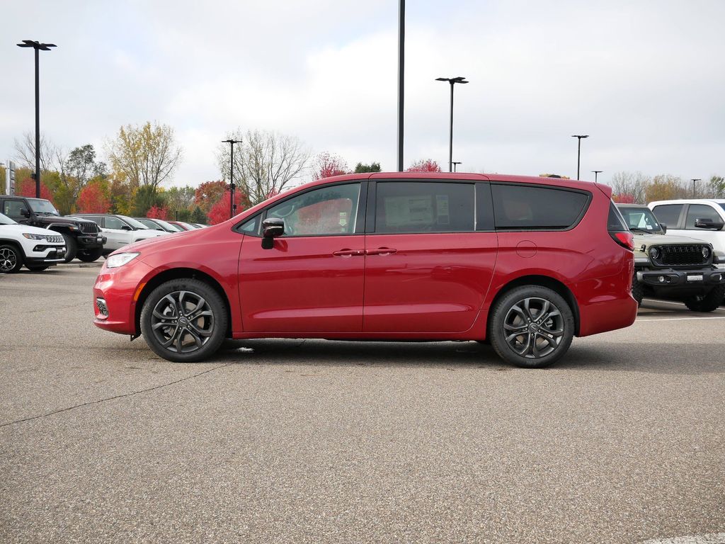 Thumbnail: 2026 Chrysler Pacifica - 43