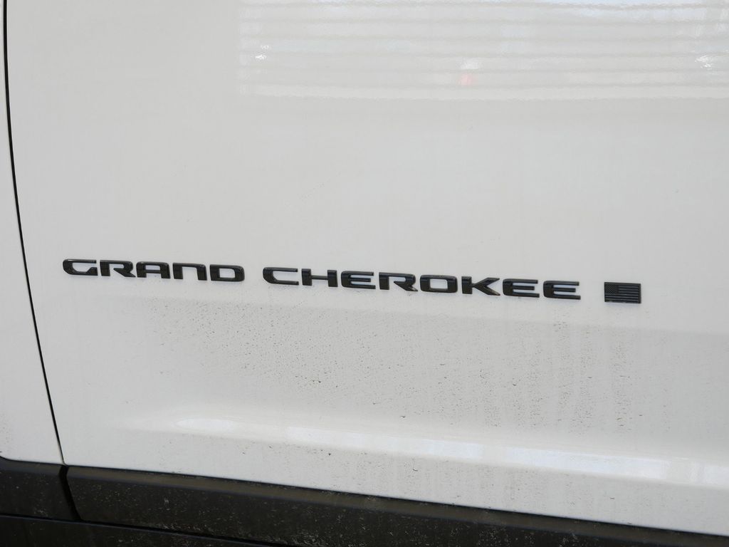 Thumbnail: 2025 Jeep Grand Cherokee - 16