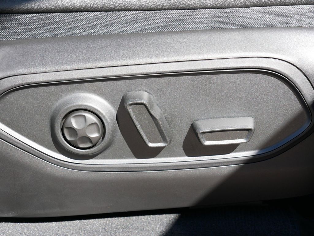 Thumbnail: 2025 Jeep Grand Cherokee L - 25