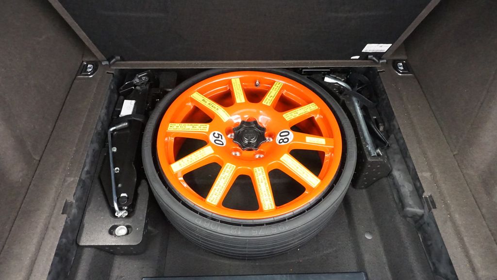 Thumbnail: 2017 Porsche Macan - 18