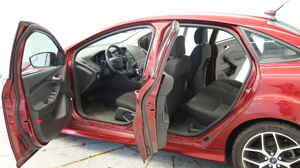 Thumbnail: 2015 Ford Focus - 12