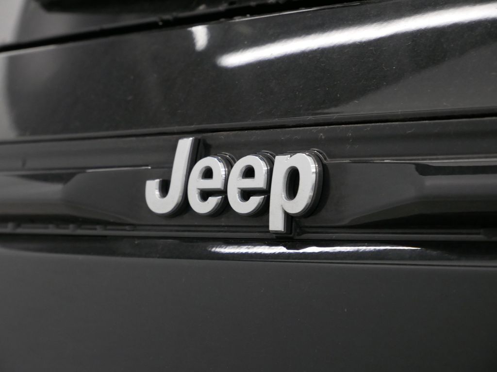 Thumbnail: 2022 Jeep Grand Cherokee - 20