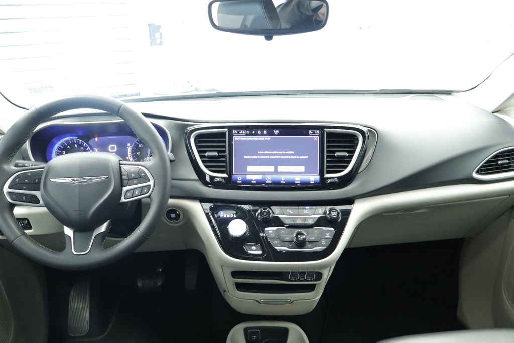 Thumbnail: 2023 Chrysler Pacifica - 24