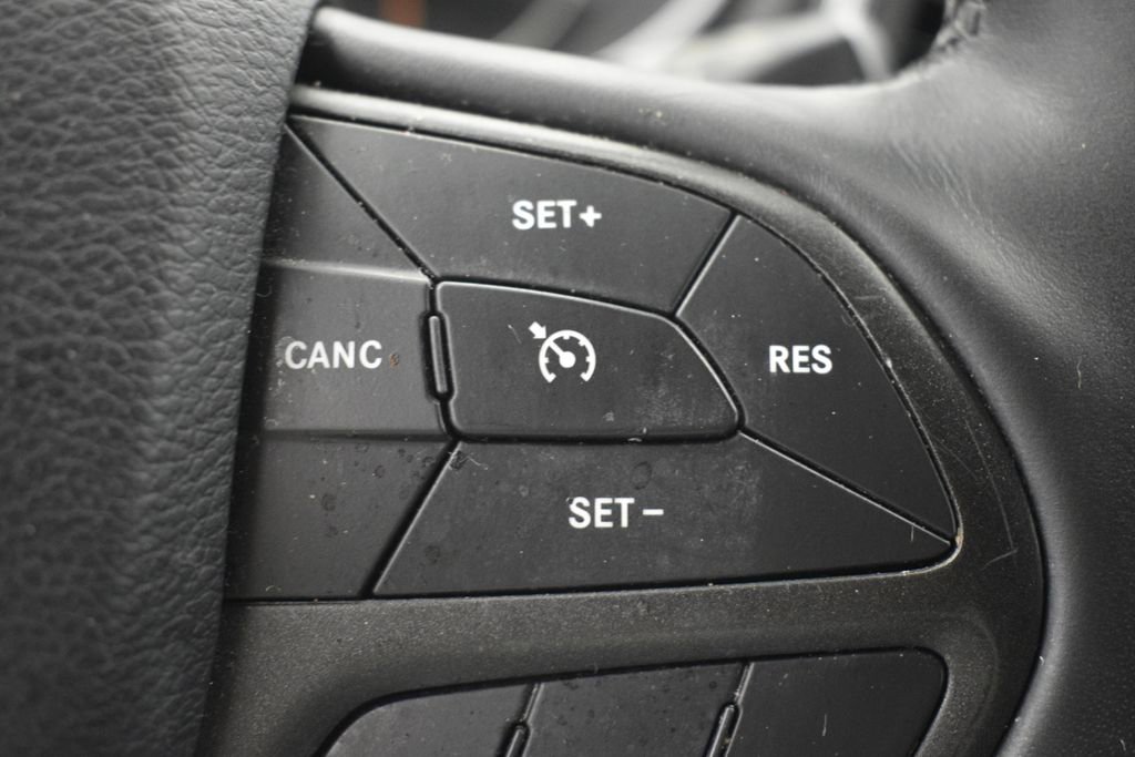 Thumbnail: 2019 Jeep Cherokee - 34