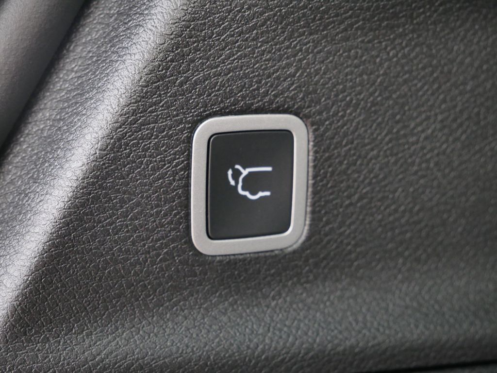 Thumbnail: 2026 Chrysler Pacifica - 10