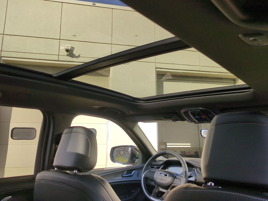 Thumbnail: 2024 Jeep Grand Cherokee - 22