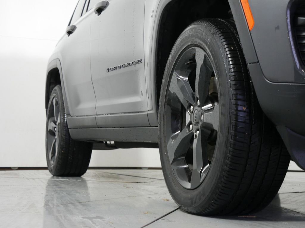 Thumbnail: 2024 Jeep Grand Cherokee - 8