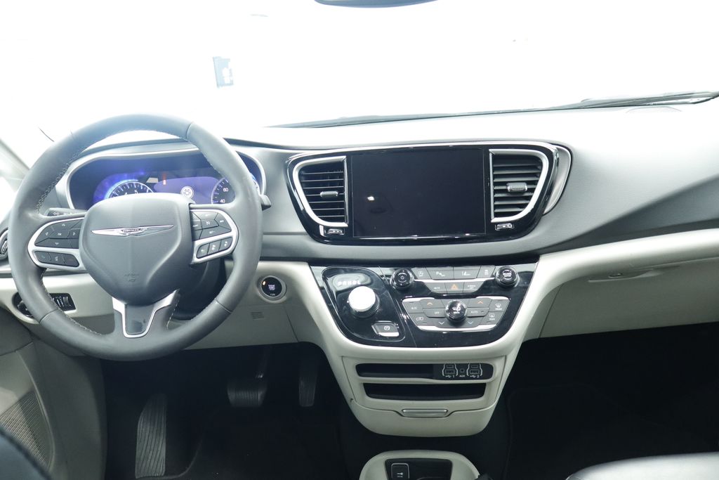 Thumbnail: 2023 Chrysler Pacifica - 24