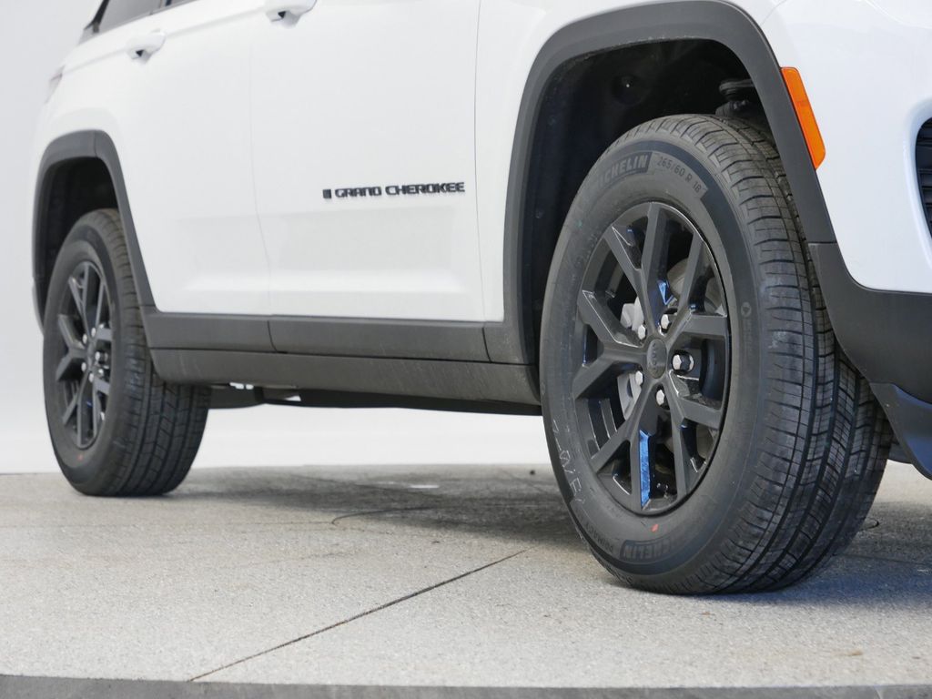 Thumbnail: 2025 Jeep Grand Cherokee - 7