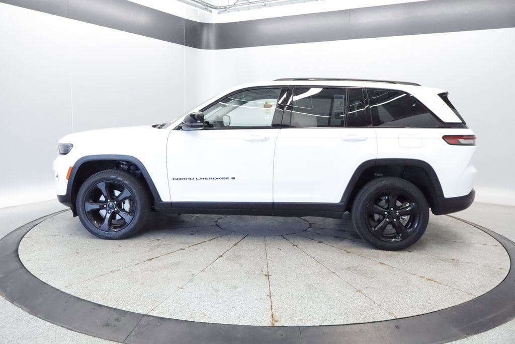 Thumbnail: 2023 Jeep Grand Cherokee - 2