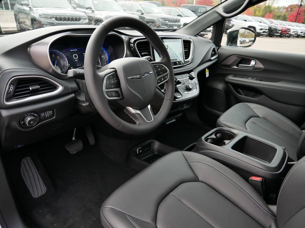 Thumbnail: 2026 Chrysler Pacifica - 2