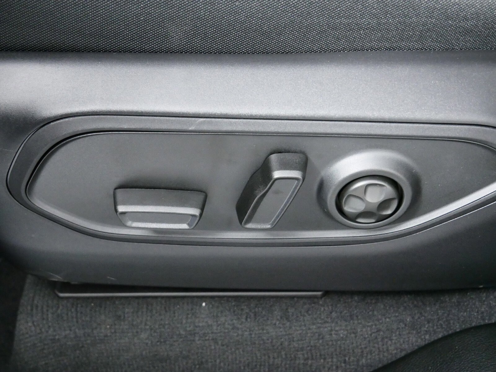 2024 Jeep Grand Cherokee Laredo 35